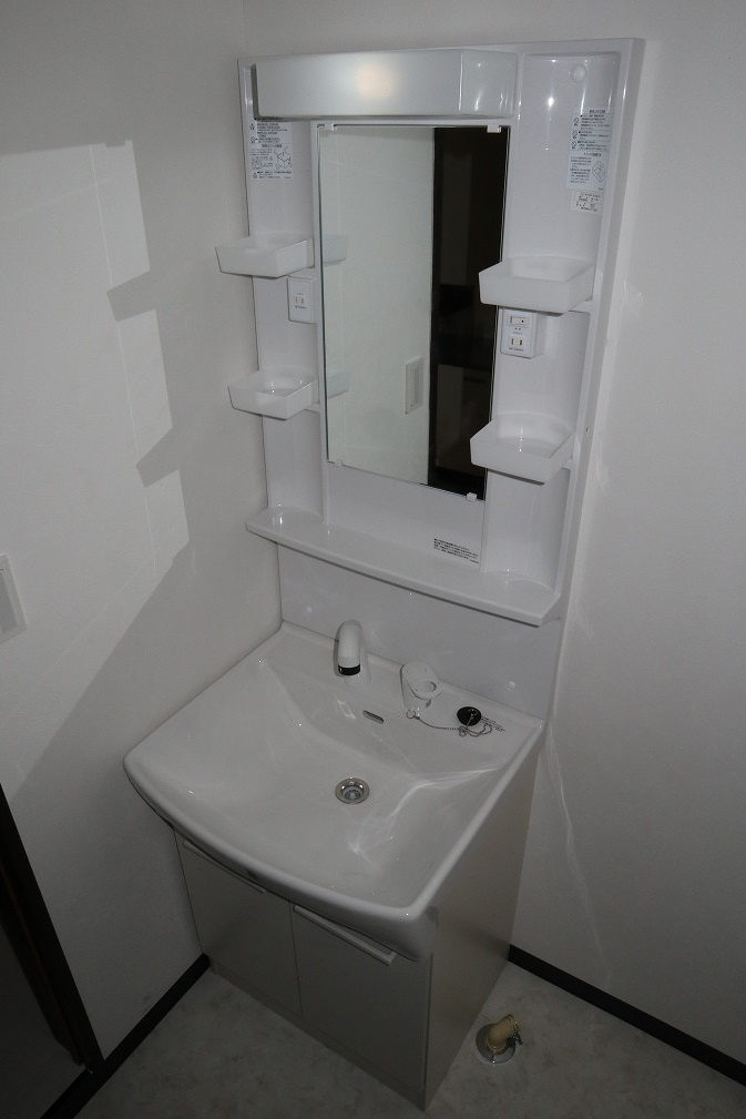 前島アパートの洗面所