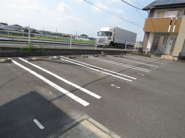 AVANTIAの駐車場