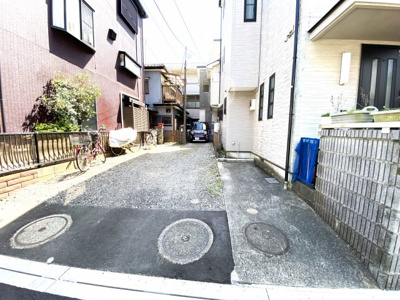 【前面道路含む現地写真】 | 成約（弊社売却専任）売却期間１年 | 前面道路含む現地写真です