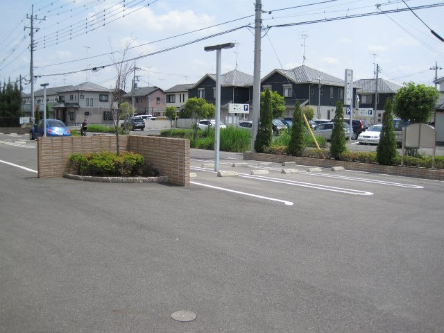 フリーデンの駐車場