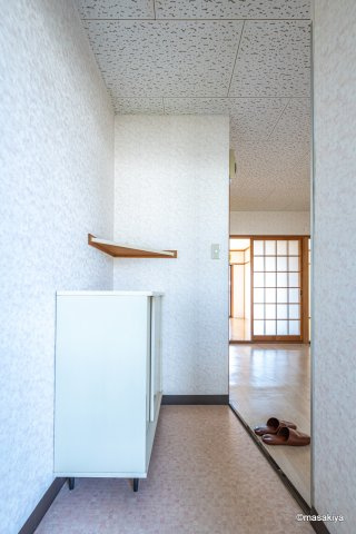 サンシティハイツの玄関|下駄箱
写真は同じ建物内の別のお部屋のものです。