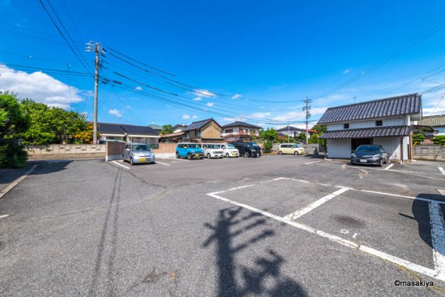 サンシティハイツの駐車場|写真は同じ建物内の別のお部屋のものです。