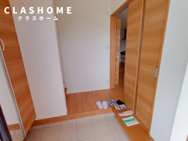 南天白一戸建ての玄関