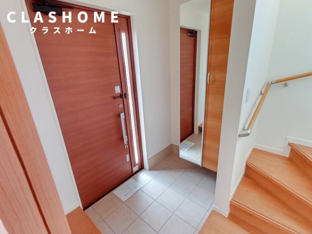 南天白一戸建ての玄関