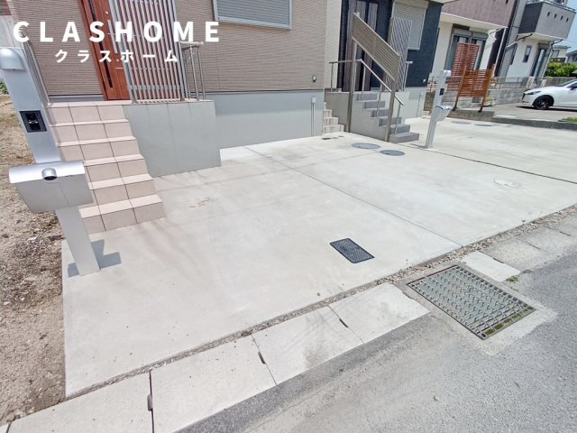 南天白一戸建ての駐車場