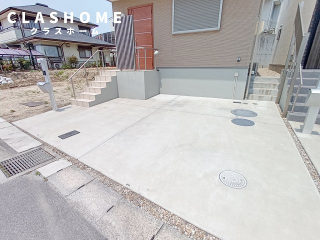 南天白一戸建ての駐車場