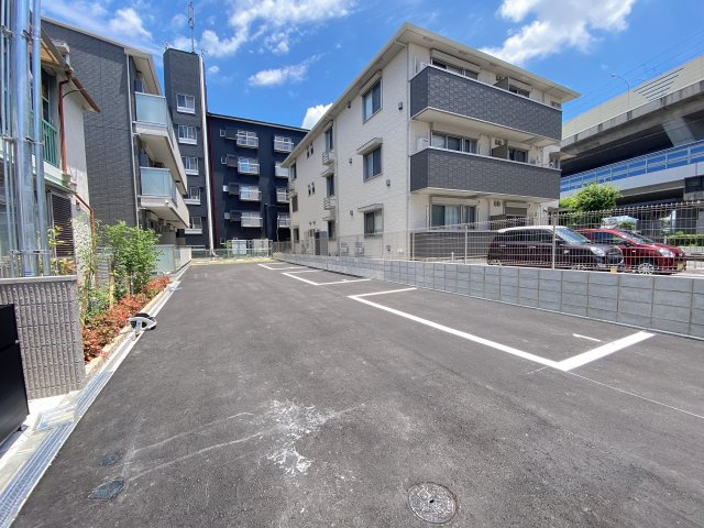 パストラル大美野の駐車場