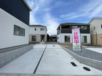 【前面道路含む現地写真】