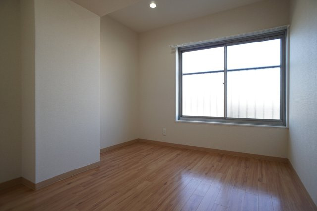 日翔ハイツの洋室