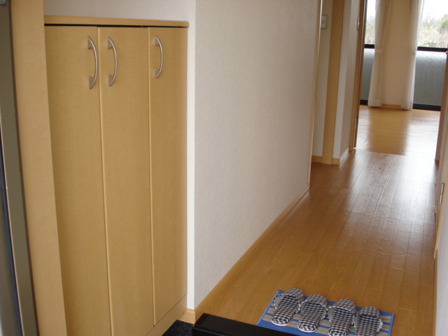 ＳＵＣＣＥＥＤの内装|下駄箱・廊下