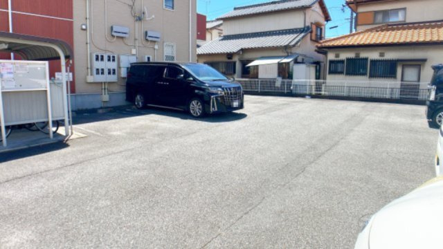 エーデルワイスの駐車場