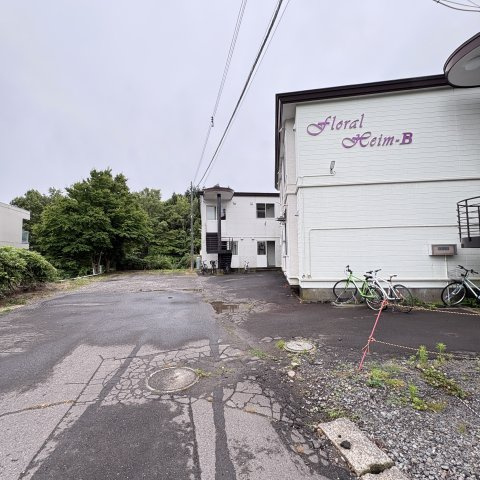フローラルハイムＢの駐車場