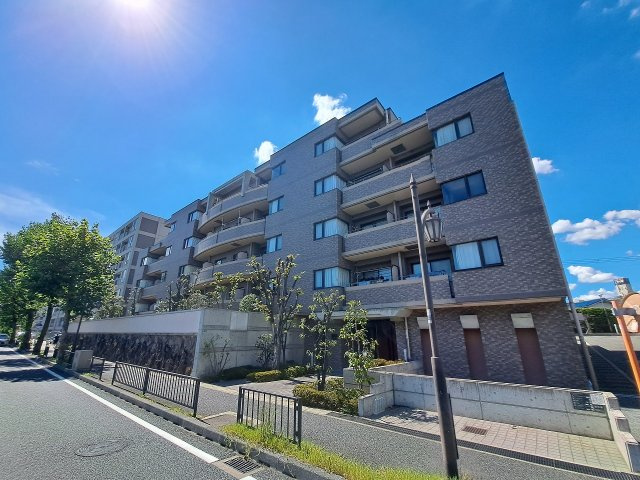 ヒルズ上甲子園の外観
