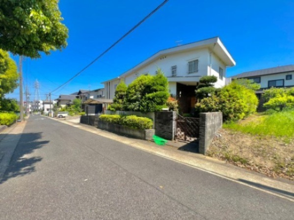 名東区よもぎ台一丁目土地の外観|前面道路は交通量の少ない幅員6.0ｍの道路です！
