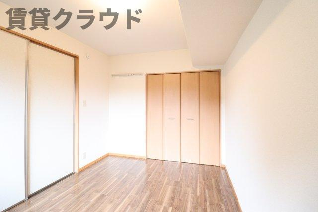 カサベルデの洋室|明るい室内です