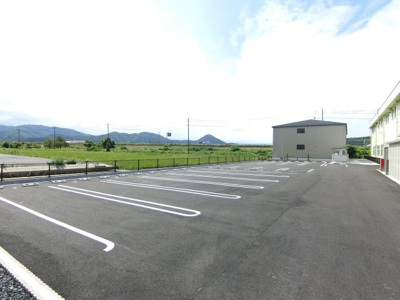 【駐車場】 | メゾン・エフォール・ルナ　Ｂ