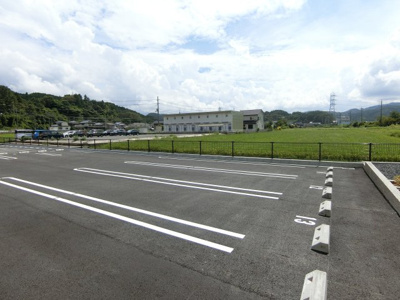 【駐車場】 | メゾン・エフォール・ルナ　Ｂ