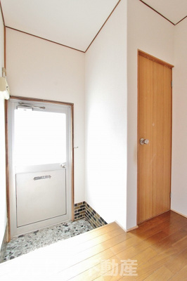 【玄関】 | 薮内マンション | 収納もある玄関です