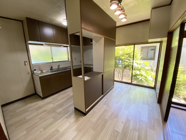 坂井市春江町本堂　オーナーチェンジ中古戸建のキッチン|ダイニングキッチン