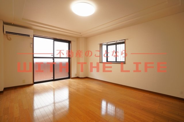 プリティパーク小森野【キャッシュバック対象物件】の居間・リビング|使いやすいリビングです