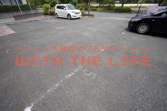 プリティパーク小森野【キャッシュバック対象物件】の駐車場|カースペースがあります