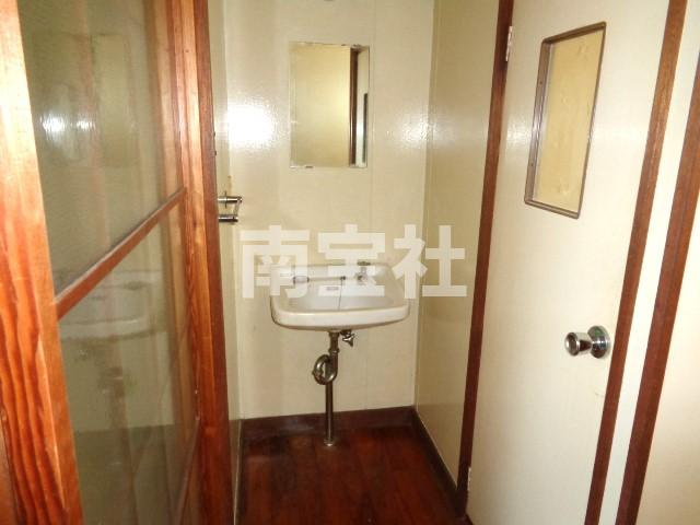 【洗面所】 | トイレ横に手洗い場あります