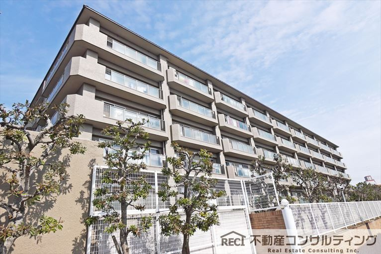 御影パーク・マンションの外観