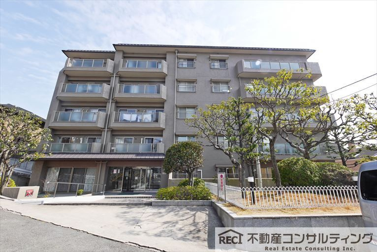 御影パーク・マンションの外観