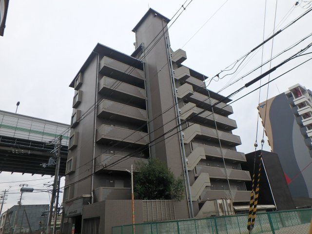 グランドオーク高井田の外観