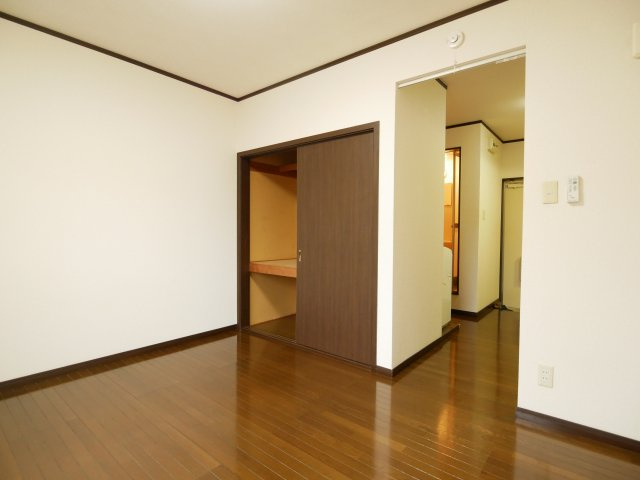 グリーンヒル壱番館の居間・リビング|ゆったりとしたリビングです