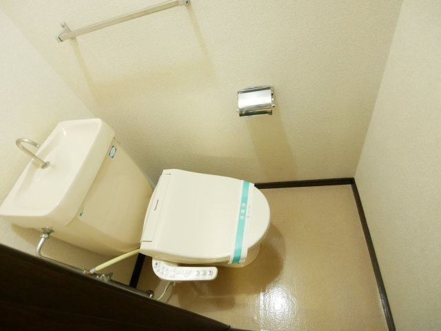 グリーンヒル壱番館のトイレ|シンプルで使いやすいトイレです。温水洗浄便座付。