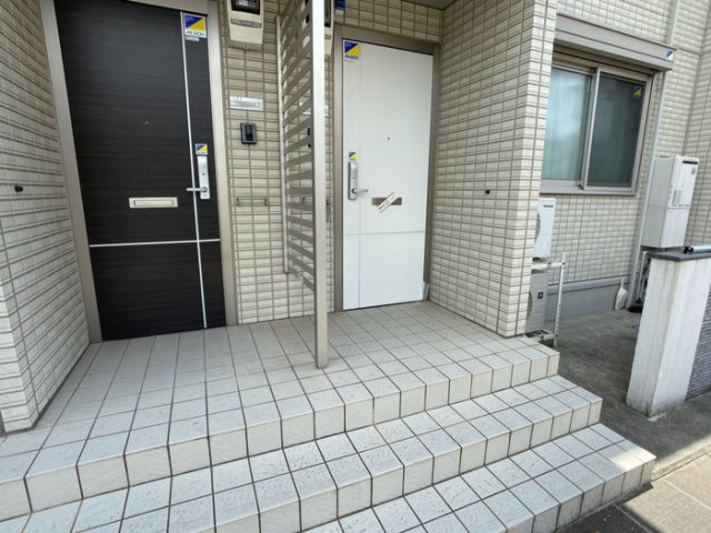 ウィット塩屋の玄関