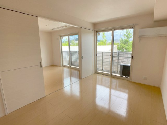 ウィット塩屋の居間・リビング