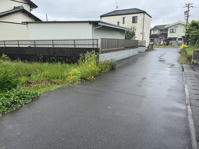 土地　柳津町南塚1丁目の前面道路含む現地写真