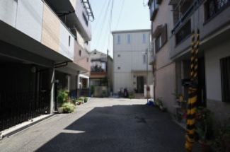 【前面道路含む現地写真】