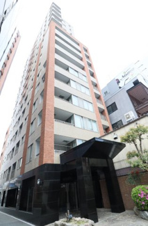 【外観】 | 空港線西新駅まで徒歩3分で通勤通学に便利な立地です。徒歩圏内に生活利便施設が充実しているので日々の生活の質も高まります。駐車場に空きがあるので、車をお持ちの方でも安心ですね