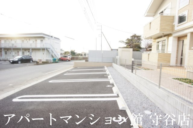 フレッサMの駐車場