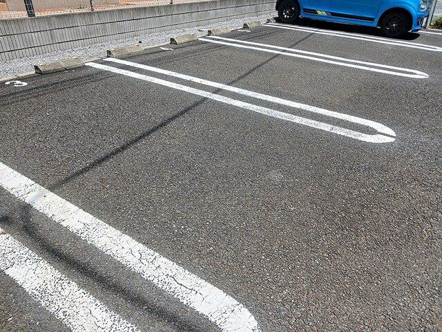 フレッサMの駐車場