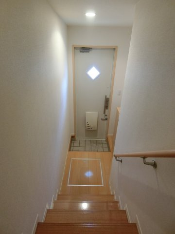 パインデュー　B棟の玄関
