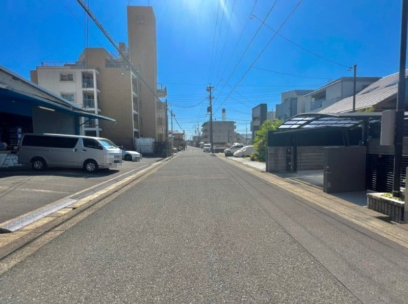 名東区香南二丁目戸建の前面道路含む現地写真