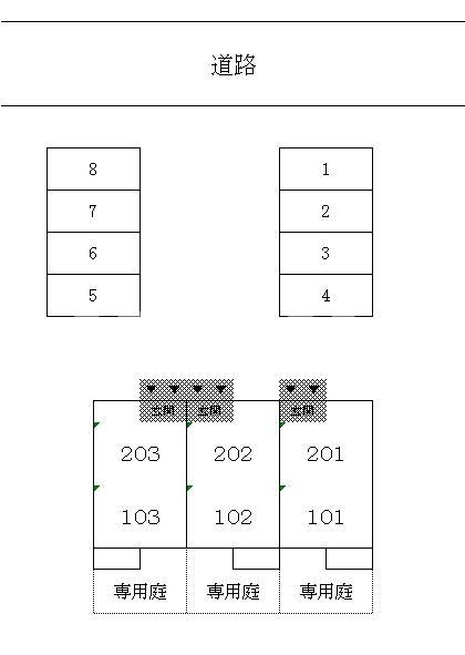 ショコラの居間・リビング|駐車場
