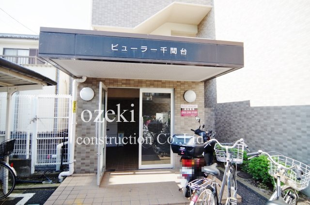 ビューラー千間台のエントランス