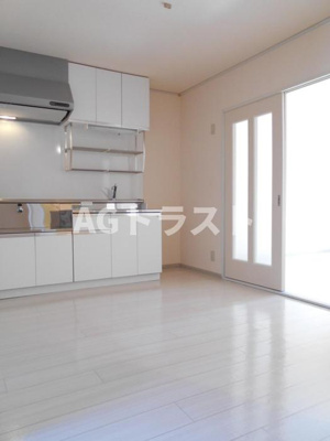 【居間・リビング】 | メゾンアルファ | こちらのリビングで趣味の時間をお楽しみください