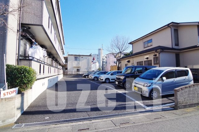 コンフォート嵯峨の駐車場