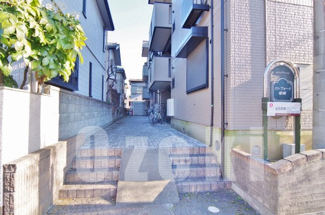 コンフォート嵯峨のエントランス