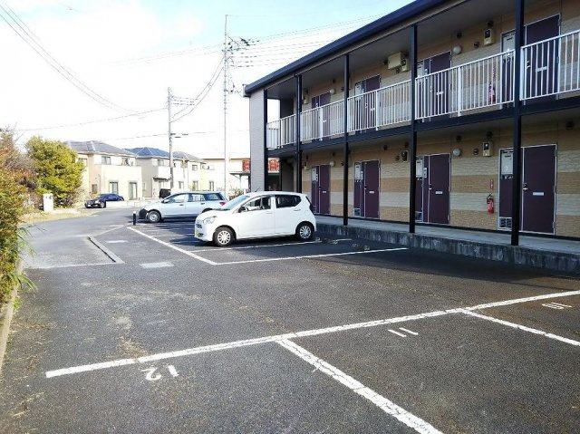 レオパレスヤマヒコの駐車場