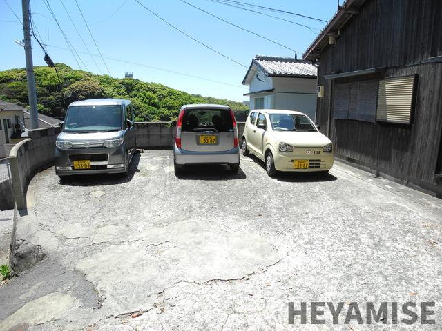 ガーデンヒルズ白木の駐車場