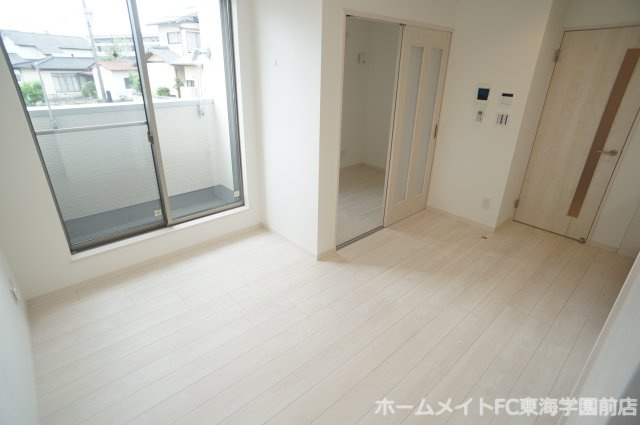 熊本市中央区黒髪６丁目のアパートの居間・リビング