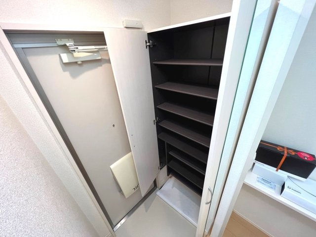 ハイム杉山 B棟の玄関