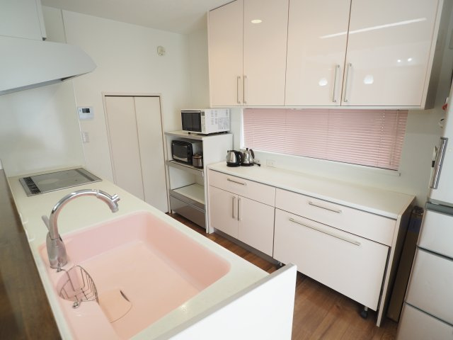 野田市つつみ野2丁目　中古住宅のキッチン|収納力のあるキッチンボードでキッチン周りもスッキリ♪